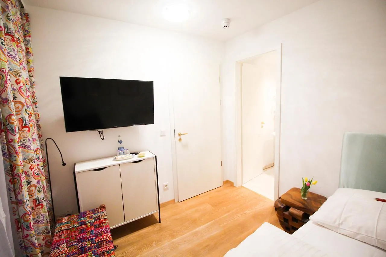 Das Kleine Hotel In Muenchen 3*, München Németország